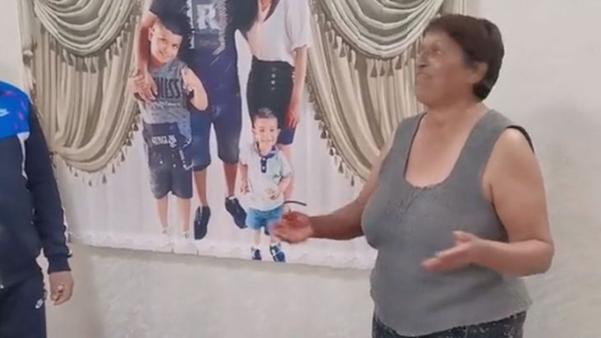 ВИДЕО трепач: Ромка показа тежък лукс в дома си, с крясъци извади 50 лв. и...