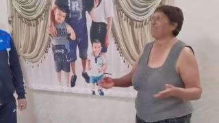 ВИДЕО трепач: Ромка показа тежък лукс в дома си, с крясъци извади 50 лв. и...