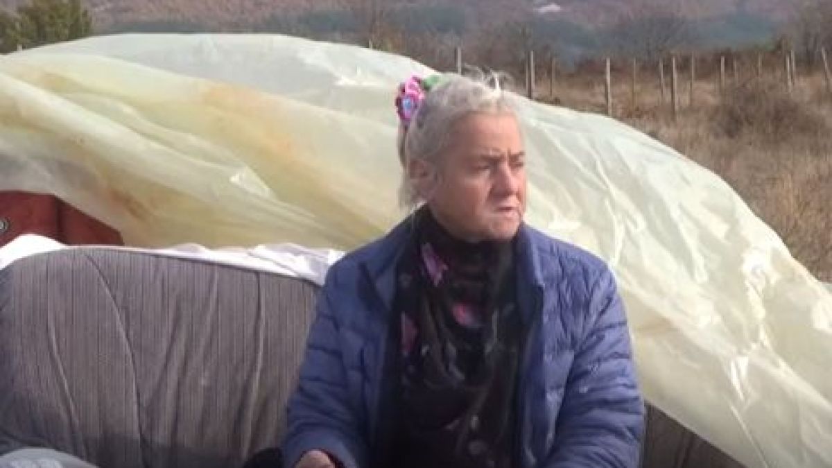 Родопчанката, която живее сама на баира, сред чакалите, не иска пари, а... ВИДЕО 