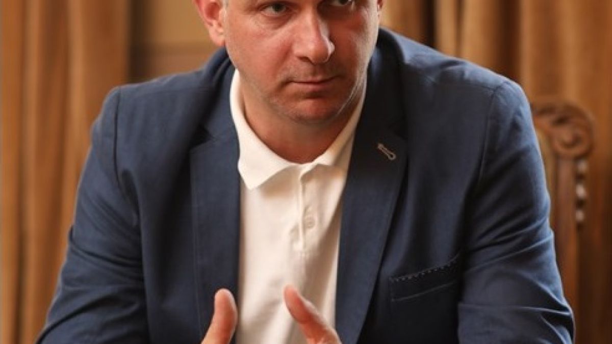 Велислава Кръстева: Театърът и неговият директор