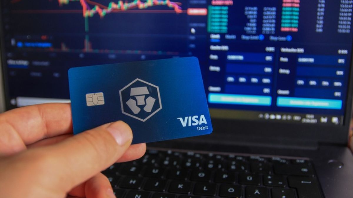Версия за фалит на една от най-големите борси за криптовалута, на която инвестират хиляди българи