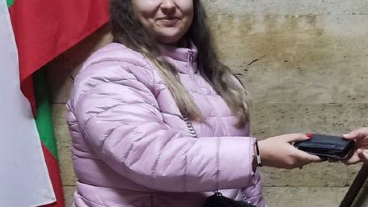 20-г. намери портмоне на улицата в Шумен и ето какво направи 