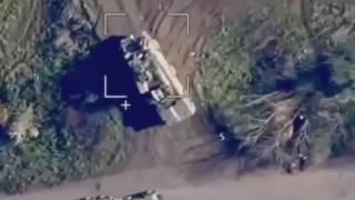 ВИДЕО от войната: Руски "Ланцет" с прецизен удар унищожи украинската система "Оса"