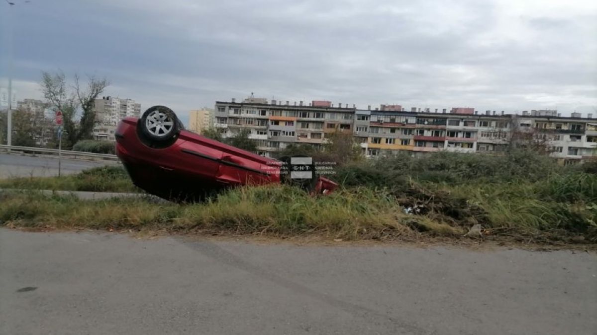 Шофьорка направи опасна каскада в Русе, всички са в шок СНИМКИ