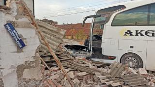 Такова меле между автобус и кола в Симеоновград не помнят СНИМКИ 