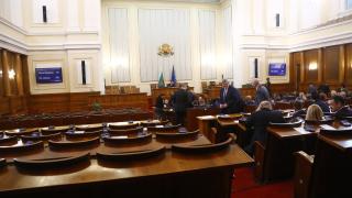 Парламентът започна работа след перипетиите по изборния кодекс