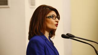Атанасова отговори на Нинова: Изпратихме им програмата на ПП за забавление
