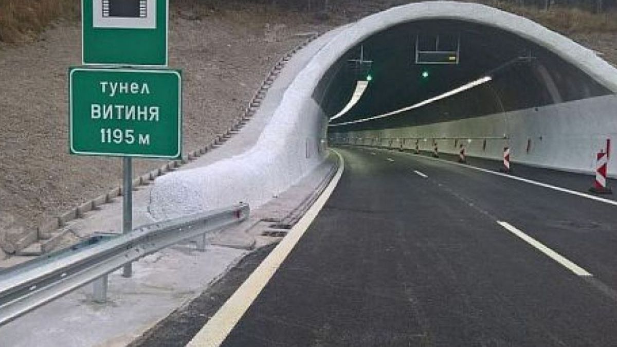 Верижно меле блокира тунел "Витиня" на АМ "Хемус" СНИМКА