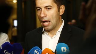 Кирил Петков иска въпросът с хартиената бюлетина да се влачи поне месец