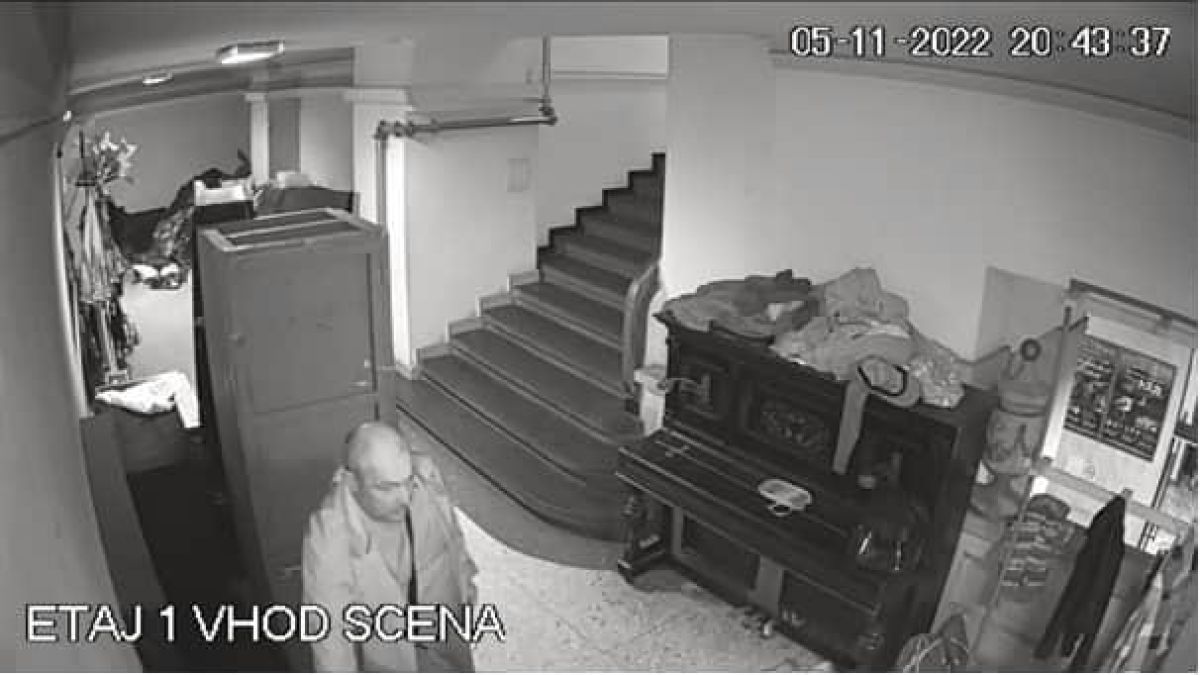 Възрастен мъж посегна на глухонеми деца в столицата, закопчаха го с младата му любовница СНИМКИ