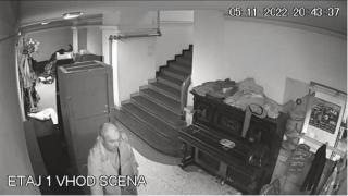 Възрастен мъж посегна на глухонеми деца в столицата, закопчаха го с младата му любовница СНИМКИ