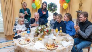 Джо Байдън отпразнува 80 год. си юбилей с любимата си... СНИМКИ