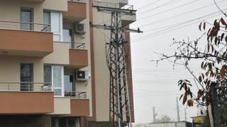 Пловдивчани се видяха в чудо заради това архитектурно извращение СНИМКА