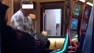 Ходжа от Родопите, лекуващ хазартна зависимост, профука огромна сума в игрална зала