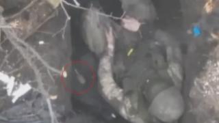 Ново ВИДЕО с граната, паднала в краката на руски бойци и реакцията им възхити мрежата