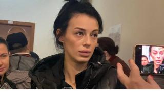 Тунингованата съпруга на единия украински апаш в Бургас се прави на нещастна бежанка 