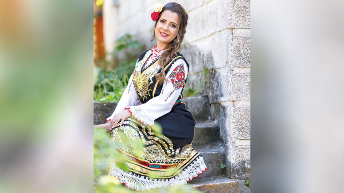 Радостина Николова: Обичах да играем  на народна топка с децата заедно с бабите ни 