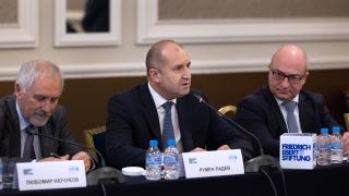 Румен Радев със силни думи за войната в Украйна, призова за незабавно...