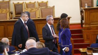 Парламентът посече Радев, ветото му за хартиената бюлетина не мина