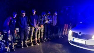 Трафикант разхвърля бежанци из цяла София