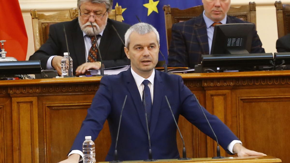 Костадинов заплете казус с Христо Грозев и Иван Тилев