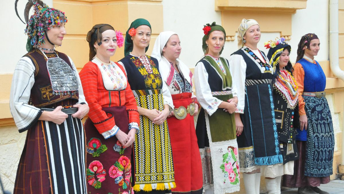 НСИ обяви колко българи живеят в България, ромите изчезват най-бързо 