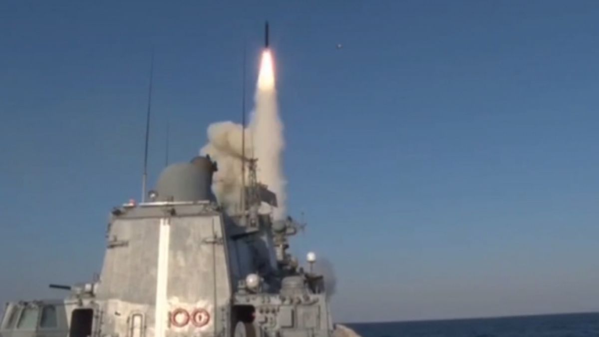 Генщабът на ВСУ съобщи за мощни удари по руската армия, но прогноза за още масирани ракетни атаки попари Украйна