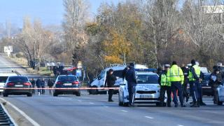 Извънредно: Нова полицейска гонка с каналджия украинец и тумба мигранти