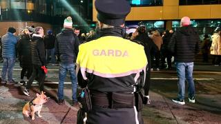 Ирландци излязоха на протест срещу прииждащите в страната украински бежанци