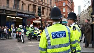 Ужас: Неизвестен убива наред в Лондон, ето какво се случва