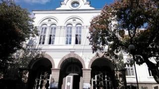 Пловдивски учител по математика се заигравал с ученички