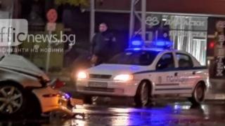 Тежка катастрофа с Мерцедес по тъмно в Пловдив СНИМКА