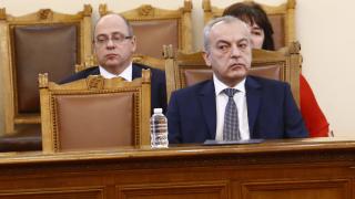 Жега в парламента, привикват премиера Донев за... БЛИЦ TV
