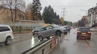 Дъжд заваля и в София настана голяма олелия СНИМКИ