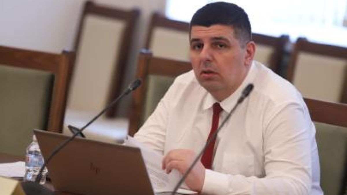 Бивш министър размаза Ивайло Мирчев: Четенето не е най-силната страна на колегата!