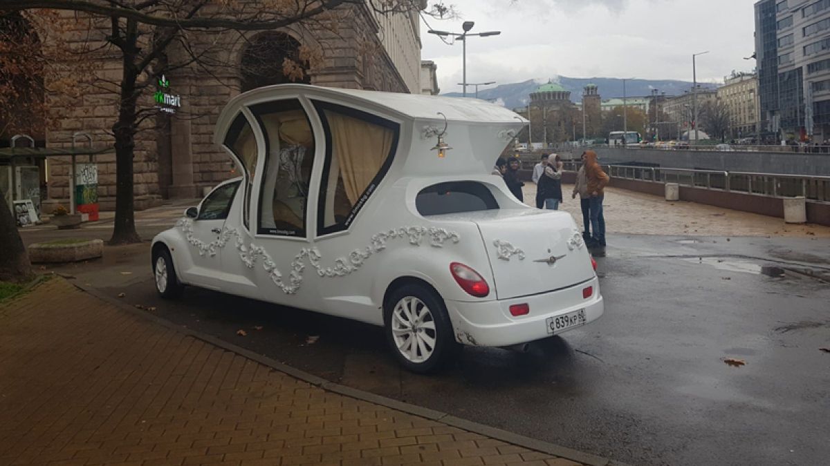 Емблематична каляска събра погледите в София СНИМКИ