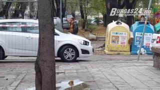 Неадекватен мъж с падащи панталони стряска ученици до бургаско училище!