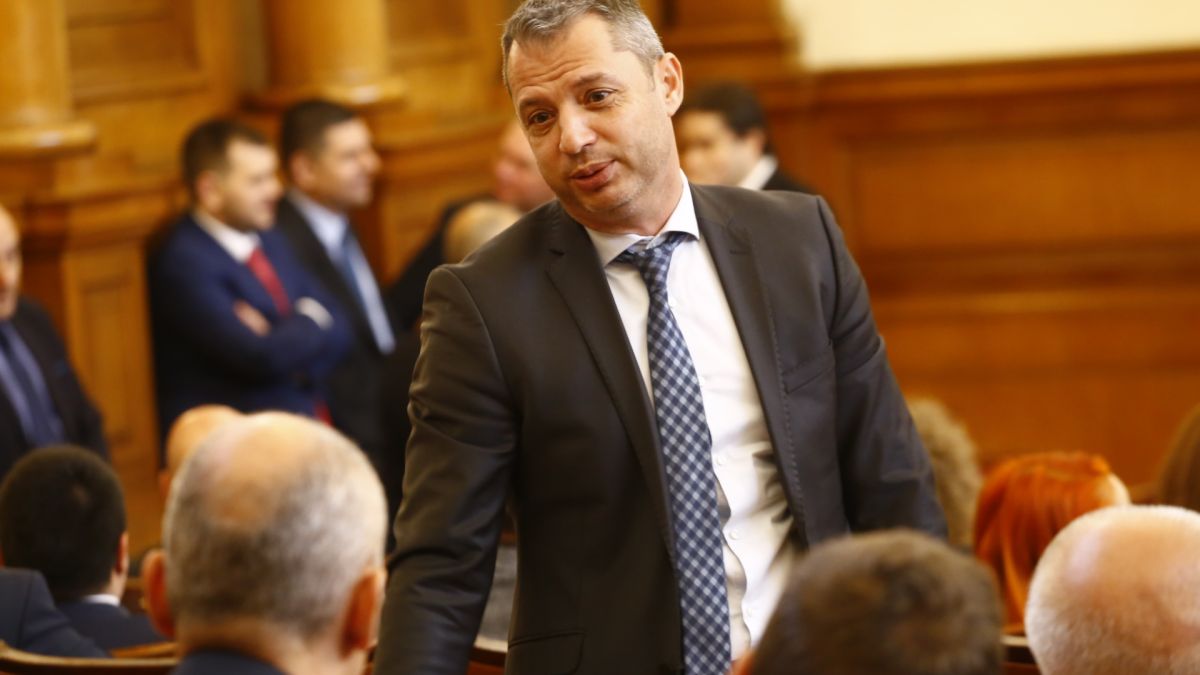  Добрев: Политическата криза дойде с ПП