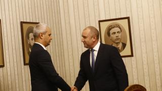 Костадинов разкри говорил ли е с Радев за третия мандат 
