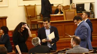 Кирил Петков раздавал яко тлъсти бонуси в своето правителство