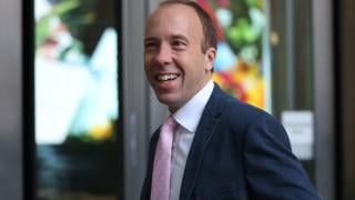 Страшен К-19 скандал тресе Острова! Бивш здравен мистър си измислил щам, за да...