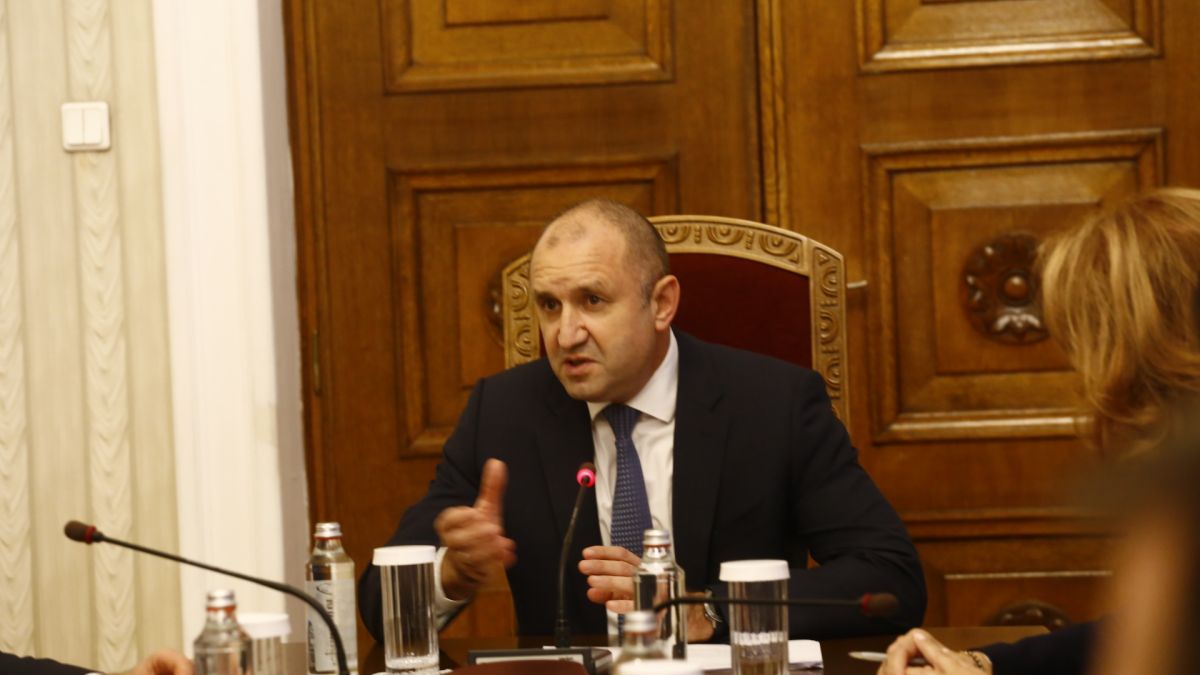 Проф. Киров: Радев има 3 опции! Не е длъжен да подпише указа за Гешев веднага