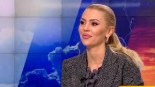 Красива синоптичка посочи датата, на която ще ни разхладят силни дъждове