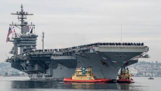 Девет ранени при пожар на борда американски самолетоносач