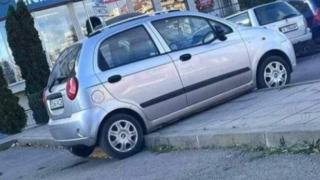 Зрелищно ВИДЕО със заклещен в колата си шофьор в София втрещи мрежата
