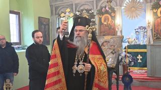 Пловдивският Митрополит Николай отслужи молебен за здраве в село Богдан