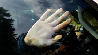 Шестима отвлякоха мъж в София, превозват го с торба на главата, източиха всичките му сметки