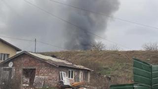 Извънредно в БЛИЦ! Вой на сирени и гъст дим в небето стреснаха софиянци СНИМКИ 