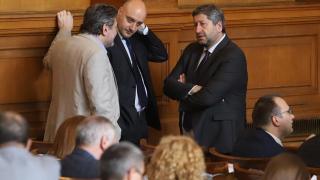 Депутат от ДБ издаде: 5-тима от неговите гласували за правителство с ГЕРБ
