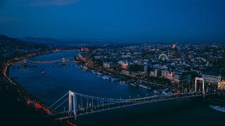 Мъка: Инфлацията затваря театри, басейни и библиотеки в...